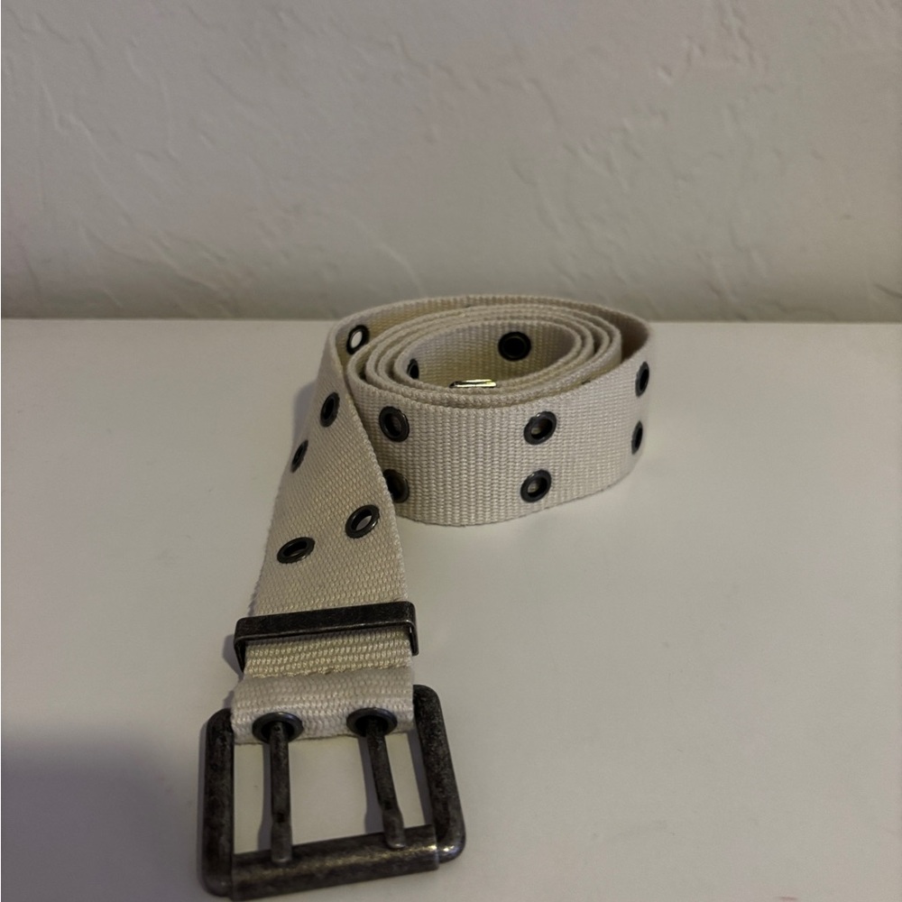 Women’s AE Cream Grommet Belt with Metal Buckle ⭐️
